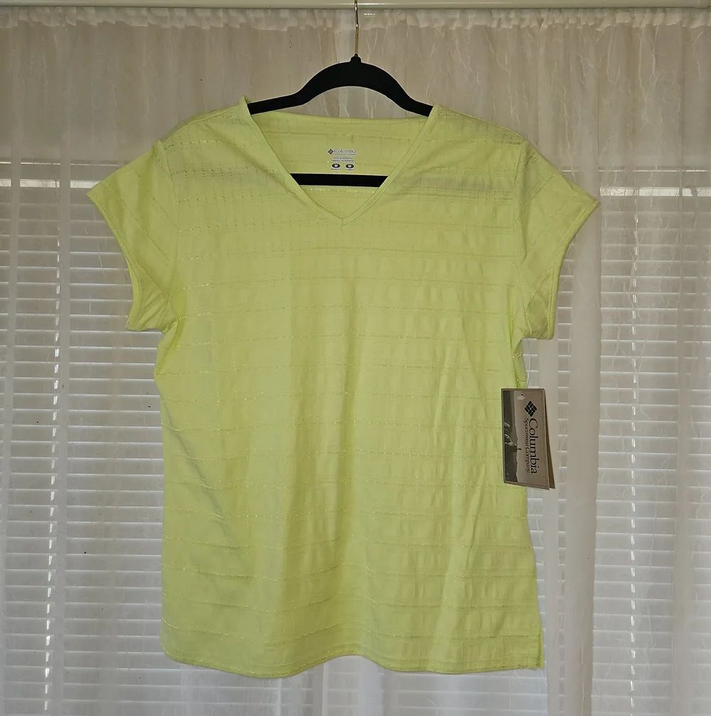 Columbia Lime Green V‑Neck Short Sleeve Tee